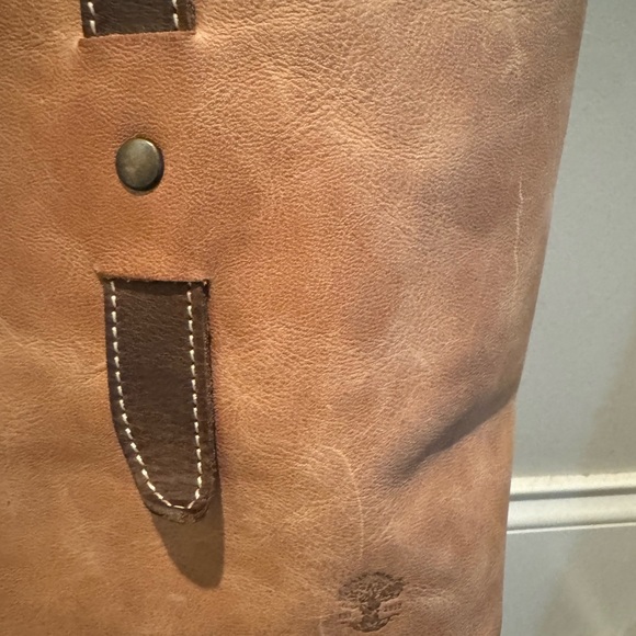 Oak River v tote brown leather with coordinating clutch wristlet set - Picture 4 of 9